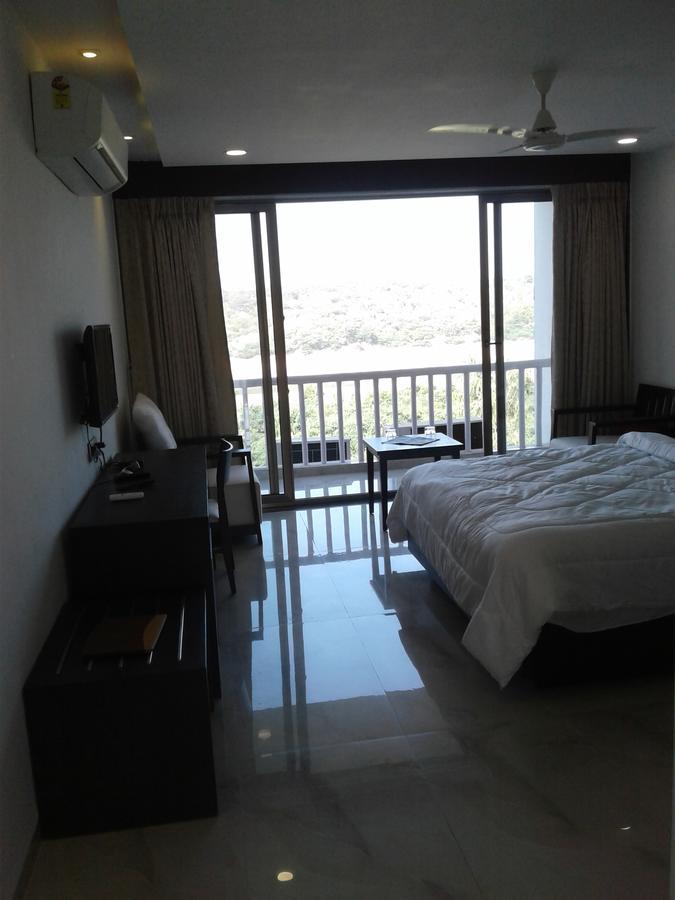 The Meera Hotel Derol Exterior foto
